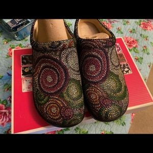 Algeria Clogs - Size 5